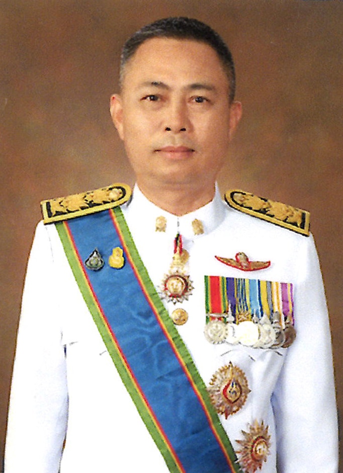 นายราตรีสวัสดิ์ ธนานันต์